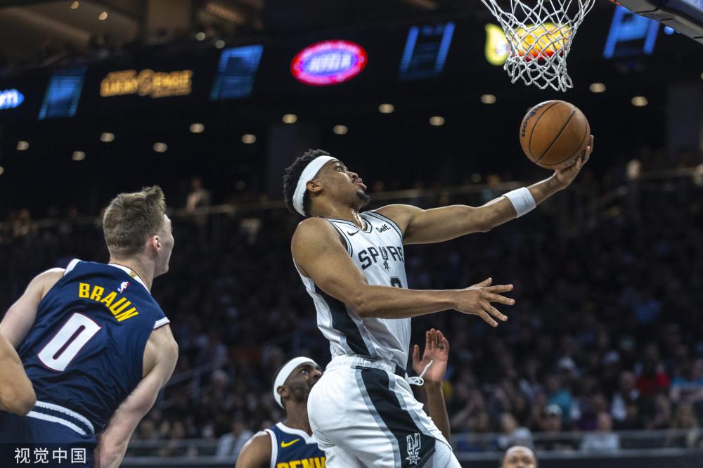 场激烈的竞 场激烈的竞