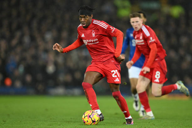 自由式滑雪空中技巧世界杯：中国队包揽个人项目金银牌.