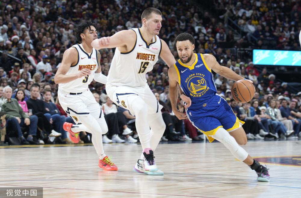 自由式滑雪空中技巧世界杯：中国队包揽个人项目金银牌.