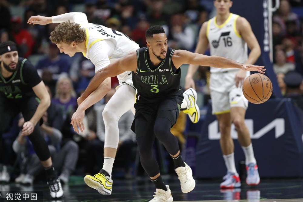 美国总统特朗普签署行政命令 推动恢复使用塑料吸管.